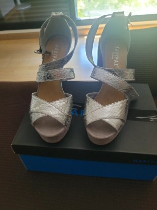 Zapatos Marypaz plateados, usados una vez.