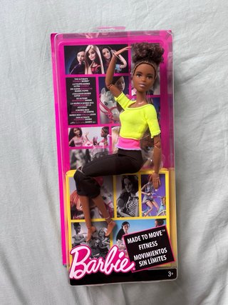 NUEVO - Barbie Made to Move (Top Amarillo)