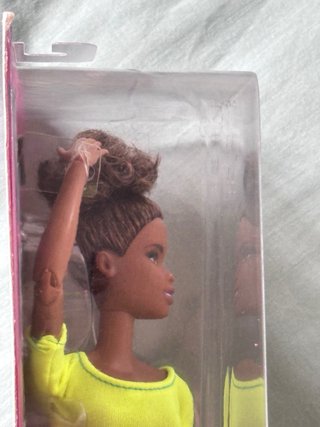 NUEVO - Barbie Made to Move (Top Amarillo)