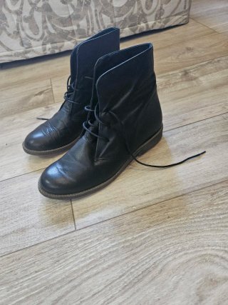 Botines de piel negros