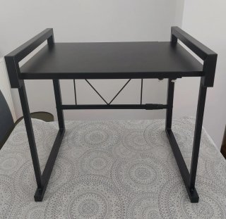 Estantería negra para microondas
