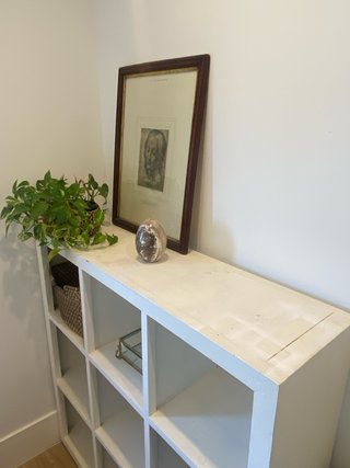 Mueble artesanal de madera maciza. Muy pesado.