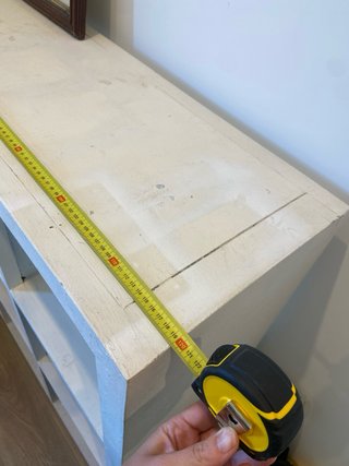 Mueble artesanal de madera maciza. Muy pesado.