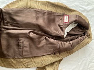 Americana Emidio Tucci cuadros beige y marrón