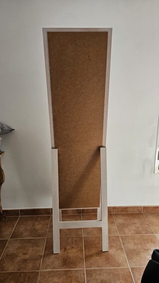 Espejo de pie blanco y madera