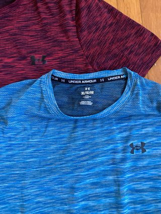 2 Camisetas Under Armour XL Azul y Rojo