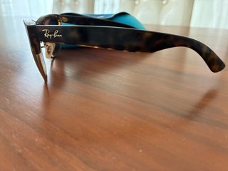 Gafas de sol Ray-Ban marrones y doradas