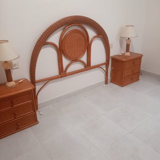 CABEZAL, 2 MESITAS CON LUCES Y CÓMODA CON ESPEJO,