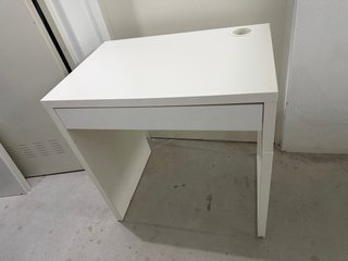 Escritorio IKEA Micke Blanco con Cajón