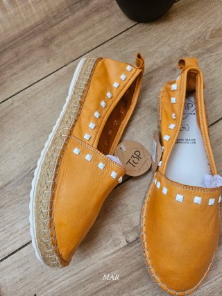 Alpargatas TOP naranja cuero tachuelas