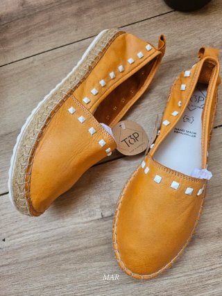 Alpargatas TOP naranja cuero tachuelas