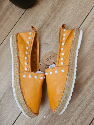 Alpargatas TOP naranja cuero tachuelas