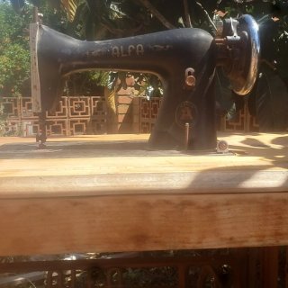 Máquina de coser antigua Alfa, más de 50 años