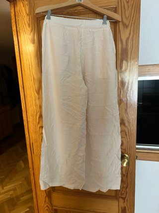 Pantalón ancho blanco con cinturón