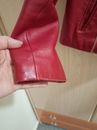 Chaqueta de cuero roja