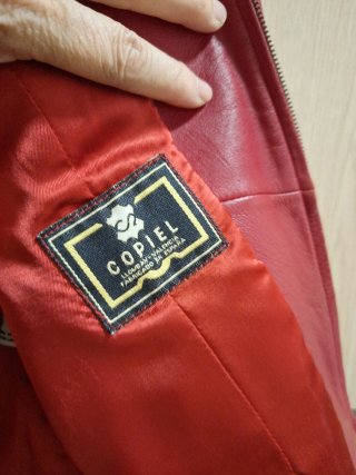 Chaqueta de cuero roja