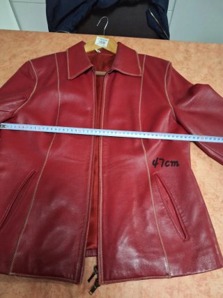 Chaqueta de cuero roja