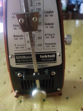 Metrónomo Taktell Piccolo, fabricado en Alemania.