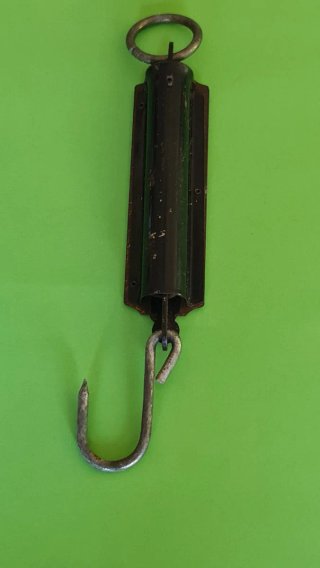 Báscula de bolsillo antigua. Funciona