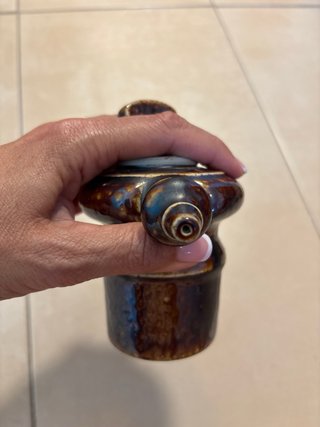 Tintero de cerámica marrón