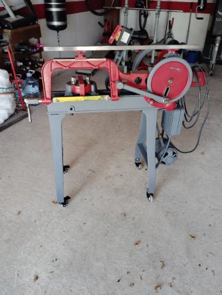 Sierra alternativa con motor