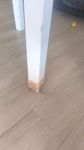 Mesa redonda de madera blanca extensible