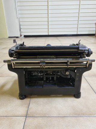 Máquina de escribir Underwood antigua