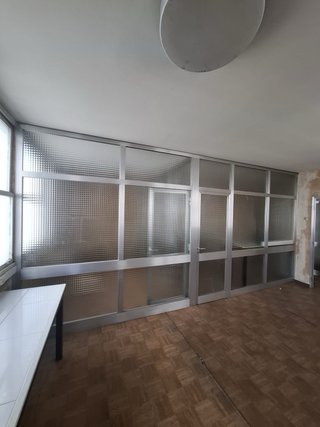 Perfiles de aluminio y vidrio texturizado