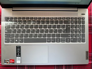Lenovo Idea Pad 5 15ALC05 中古美品 Lenovo IdeaPad 5 15ALC05 Plata de Segunda mano por 235 EUR en