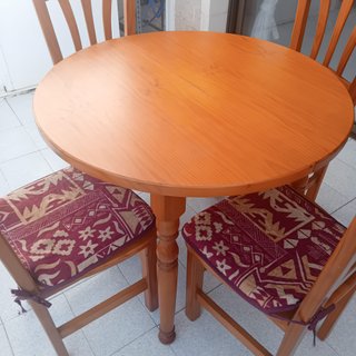 MESA DE MADERA Y 4 SILLAS 50 EUROS, CARTAGENA
