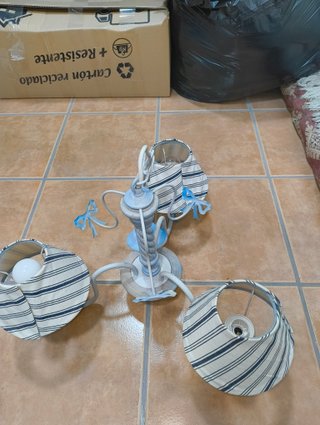 Lámpara de techo azul y blanca