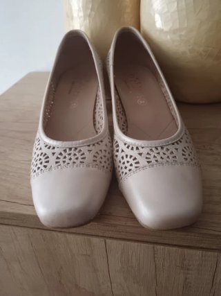 Zapatos Piel Beige Talla 38 Nuevos.Un dia de uso