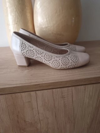 Zapatos Piel Beige Talla 38 Nuevos.Un dia de uso