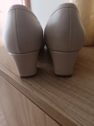 Zapatos Piel Beige Talla 38 Nuevos.Un dia de uso