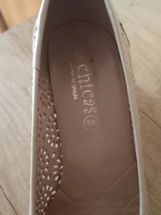 Zapatos Piel Beige Talla 38 Nuevos.Un dia de uso