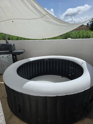 Jacuzzi hinchable GEM negro y blanco