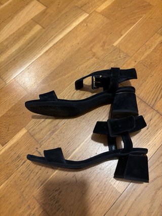 Sandalias tacón medio piel negro