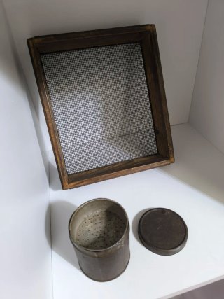 ANTIGÜEDADES / JOYERIA Tamiz de madera y malla me