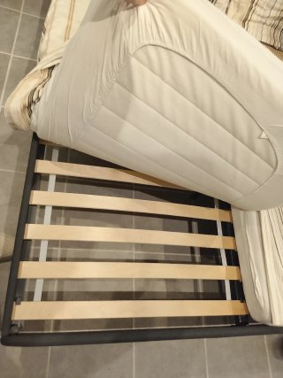 Cama Ikea slattum tapizada gris oscuro con colchon