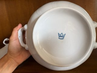 Sopera de porcelana blanca