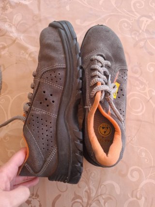 Calzado de seguridad gris talla 42