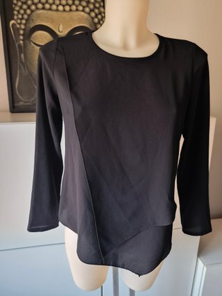 Blusa asimétrica manga larga. Moda. T. 40