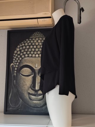 Blusa asimétrica manga larga. Moda. T. 40