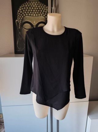 Blusa asimétrica manga larga. Moda. T. 40