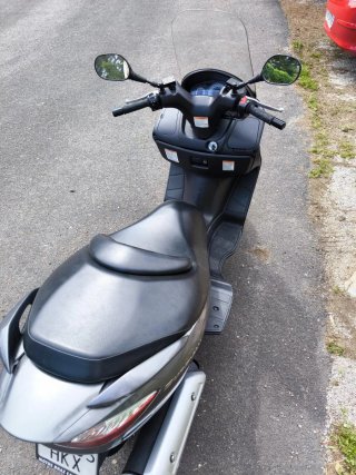 Suzuki Burgman 125 Scooter Gris