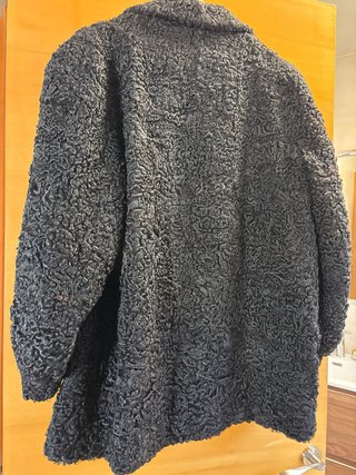 Chaquetón de pelo negro La Siberia