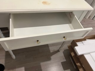 Tocador blanco con espejo y cajón