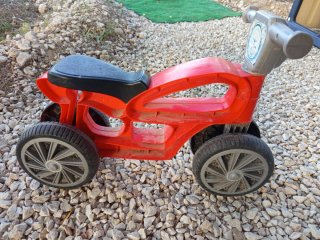 Juguetes para niños: moto y correpasillos