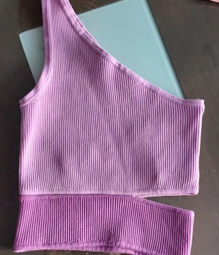 Crop top asimétrico Bershka XS lila. Tendencia Y2K