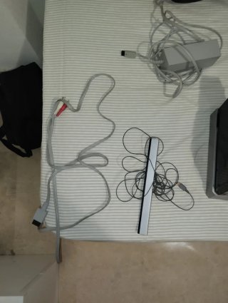 Nintendo Wii Negra + 3 Mandos y 3 Juegos